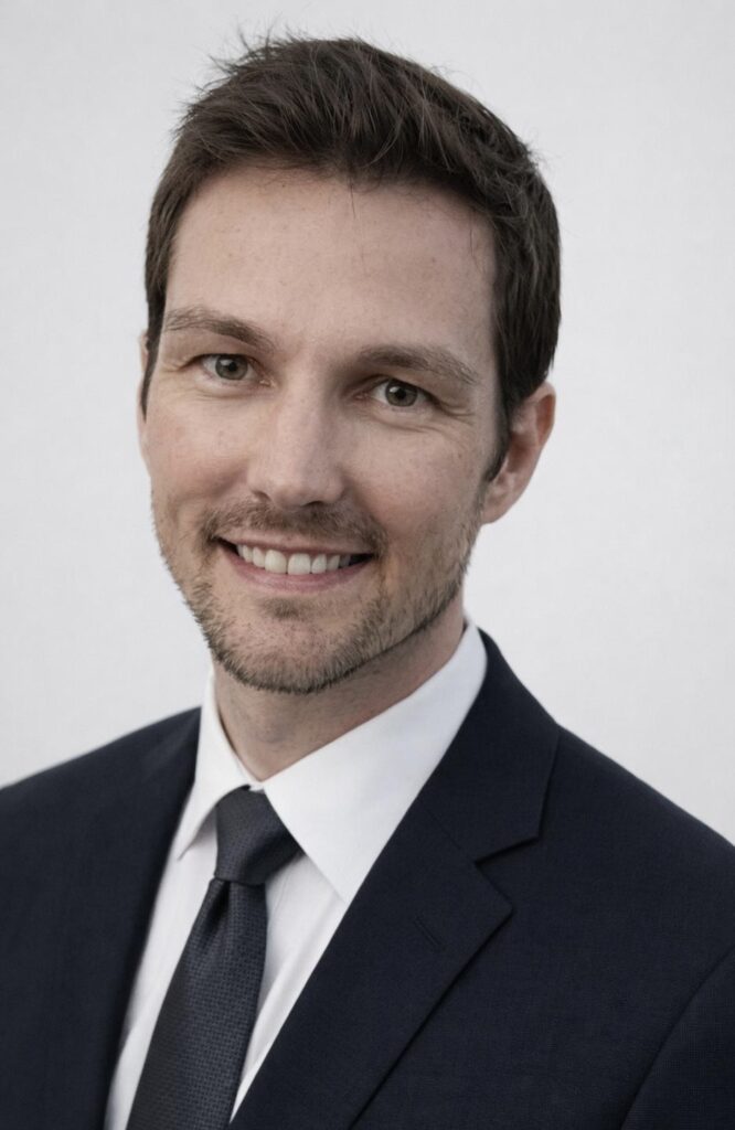 Seth Carlson Headshot